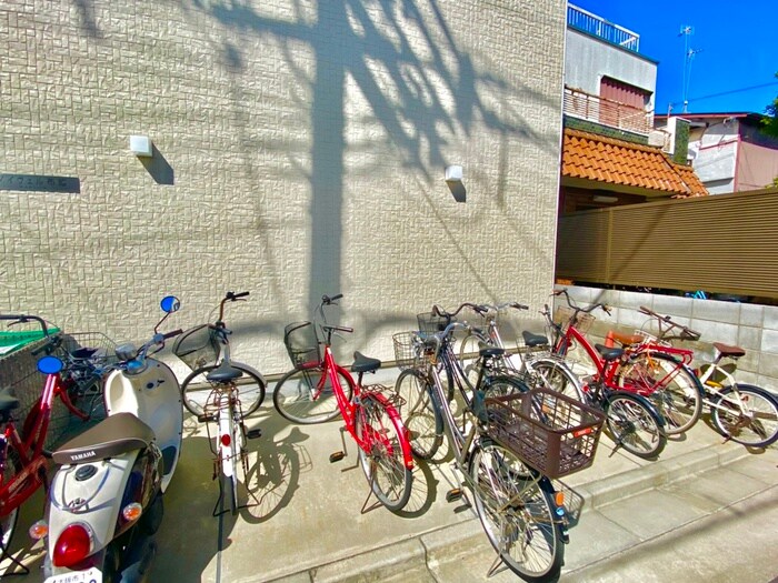 物件外観写真3　(駐輪場)