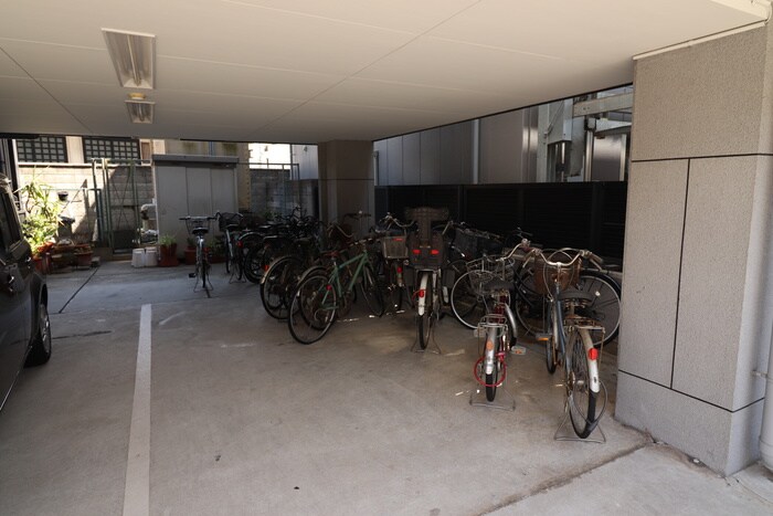 物件外観写真4　(駐輪場)