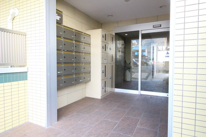 物件外観写真3　(エントランス部分)