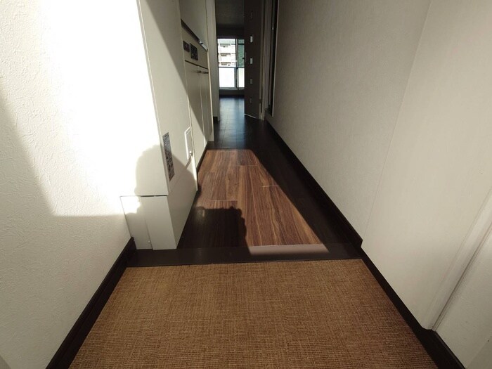 物件内観写真16　(玄関)