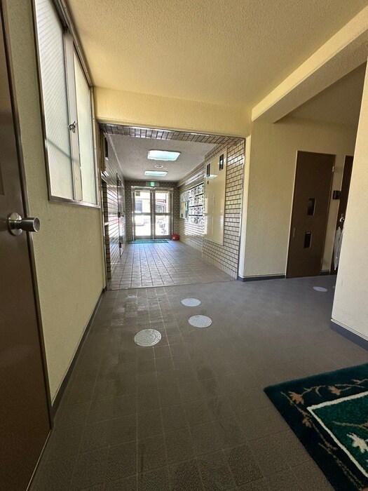 物件外観写真5　(エントランス部分)