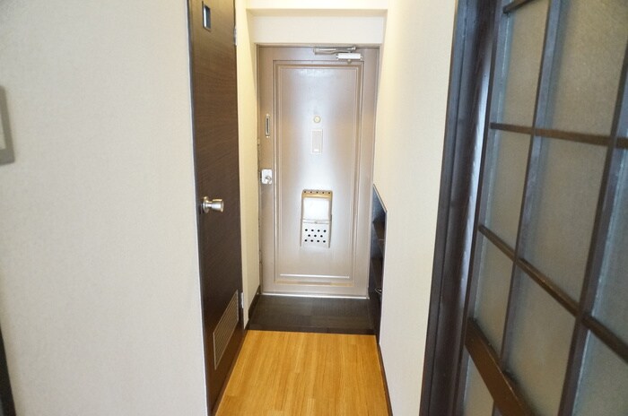 物件内観写真12　(玄関)
