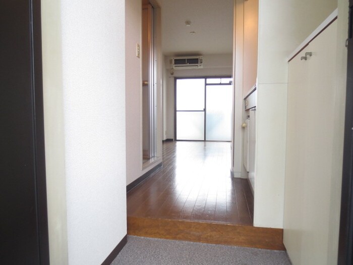 物件内観写真7　(玄関)