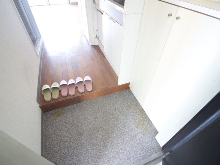 物件内観写真18　(玄関)
