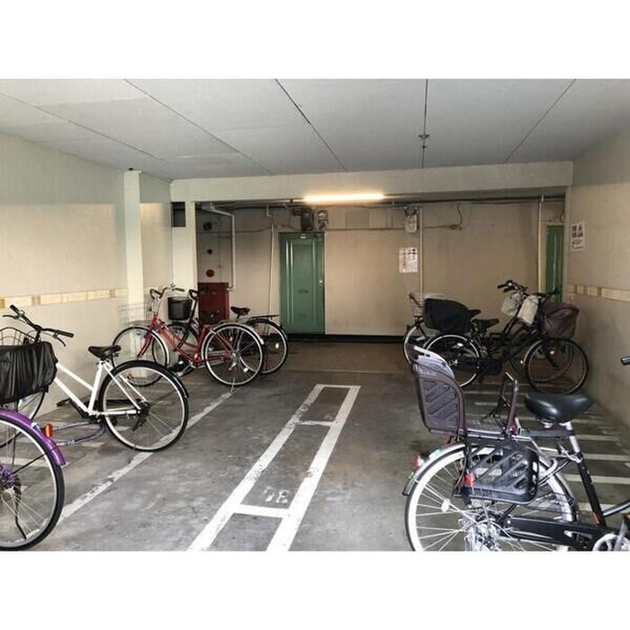 物件外観写真2　(駐輪場)