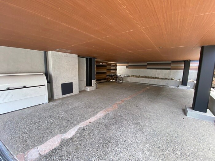 物件外観写真4　(駐輪場)