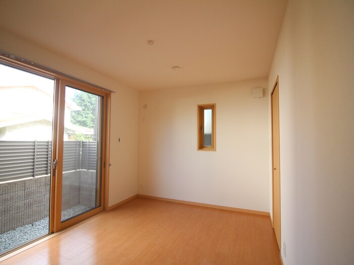 物件内観写真8　(居室)