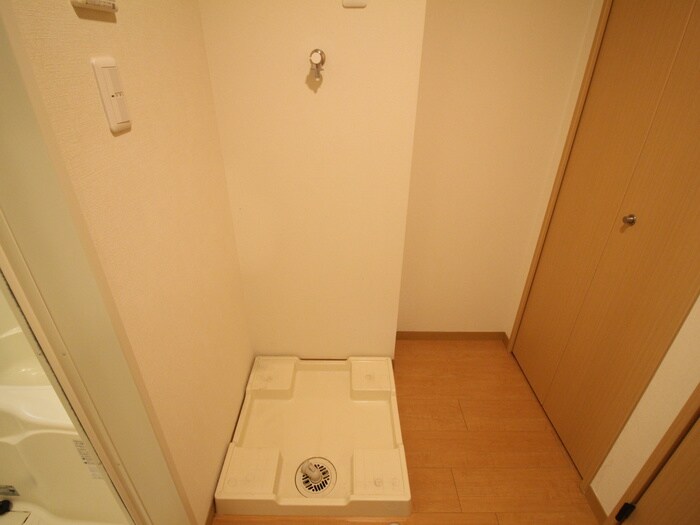 物件内観写真18　(洗濯機置場)