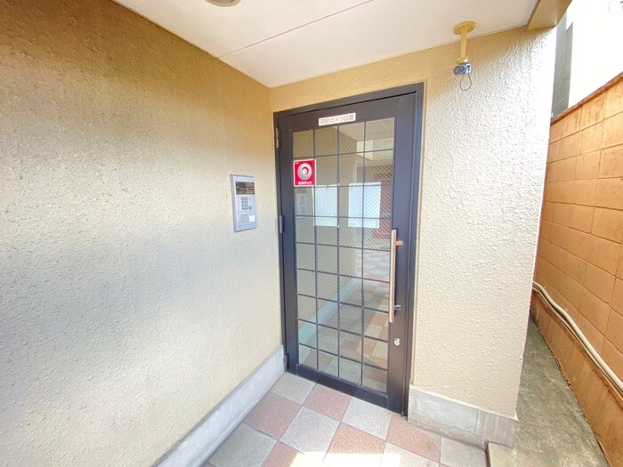 物件外観写真2　(エントランス部分)