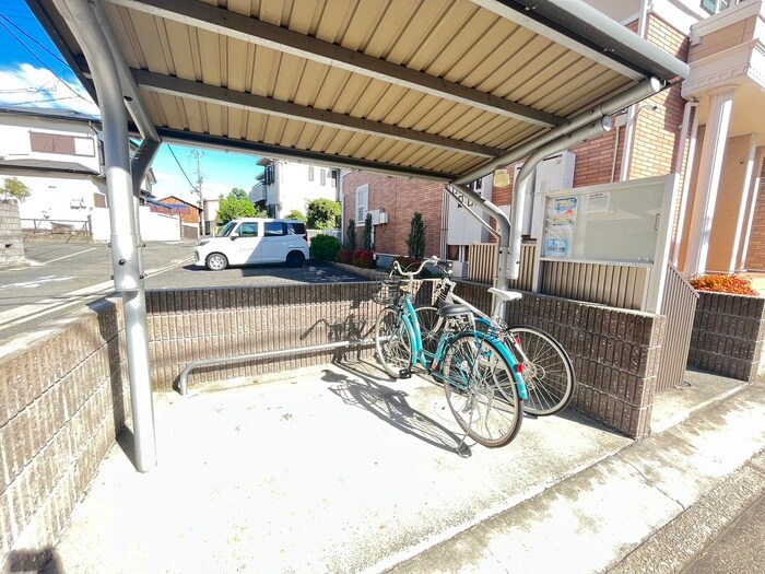 物件外観写真5　(駐輪場)