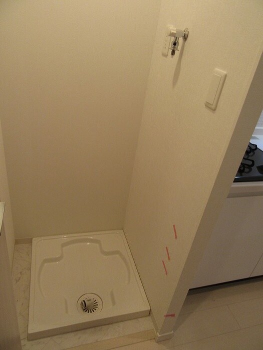 物件内観写真10　(洗濯機置場)