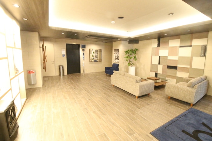 物件外観写真2　(エントランス部分)