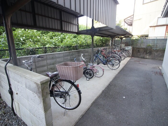 物件外観写真4　(駐輪場)