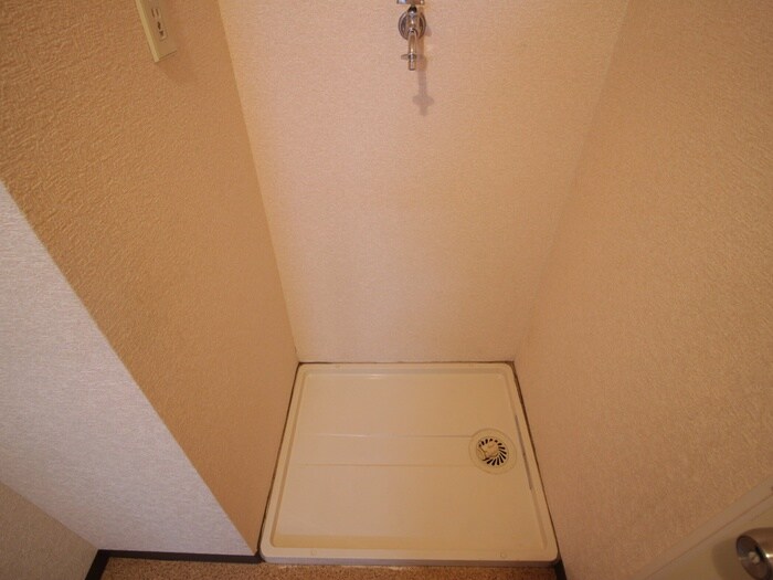 物件内観写真16　(洗濯機置場)