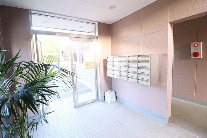 物件外観写真6　(エントランス部分)