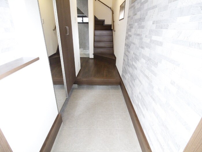 物件内観写真14　(玄関)