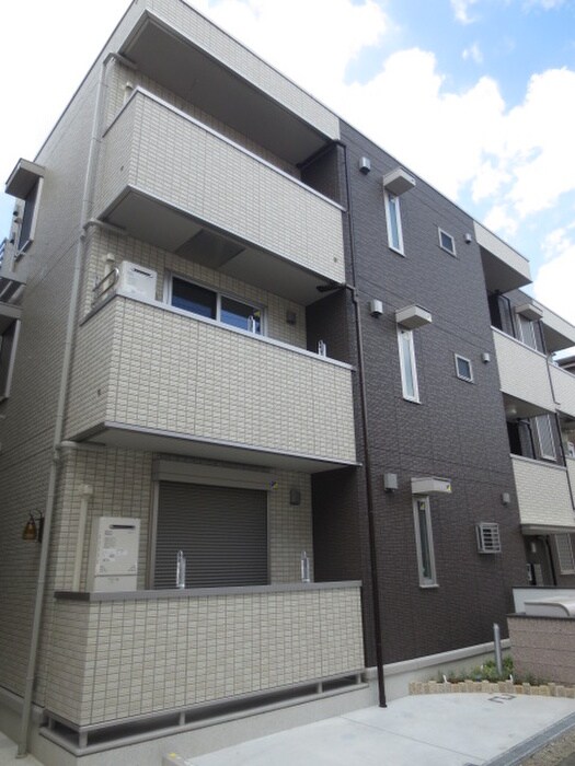 物件外観写真1　(エントランス部分)