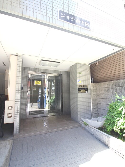 物件外観写真2　(エントランス部分)