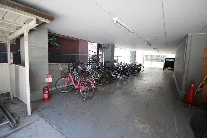 物件外観写真4　(駐輪場)