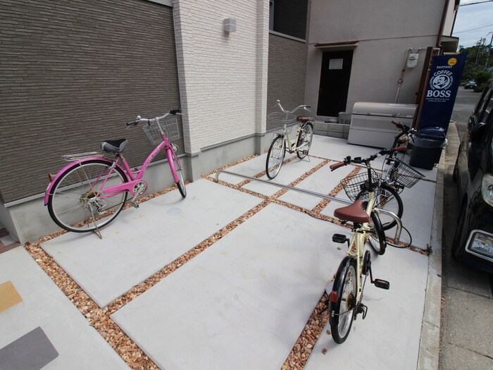物件外観写真3　(駐輪場)