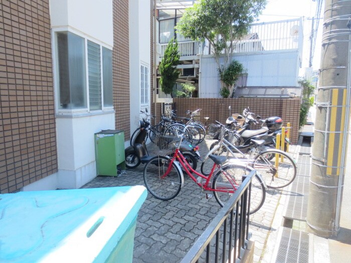 物件外観写真3　(駐輪場)