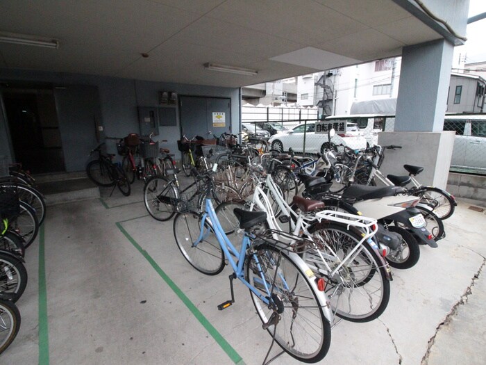 物件外観写真4　(駐輪場)