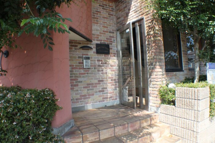 物件外観写真4　(エントランス部分)