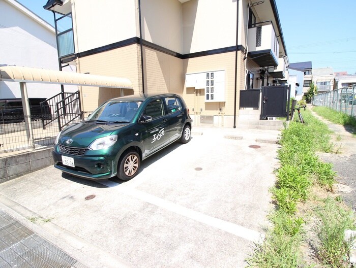 物件外観写真3　(駐車場)