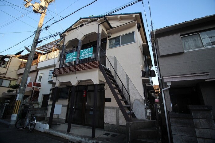 物件外観写真5　(エントランス部分)