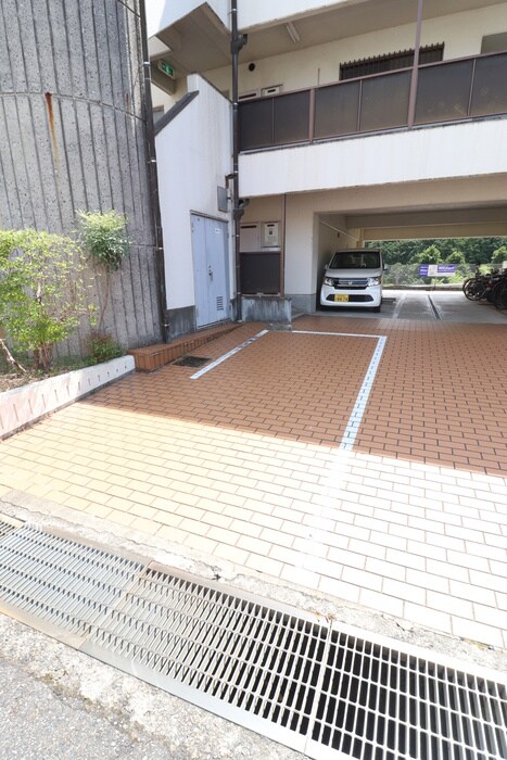 物件外観写真2　(駐車場)