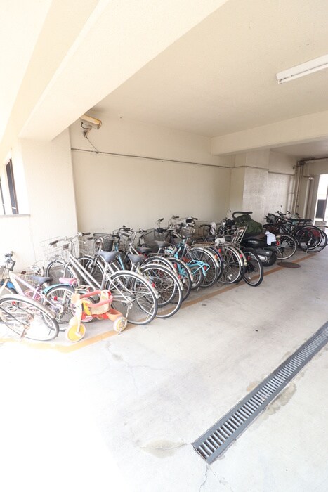 物件外観写真3　(駐輪場)