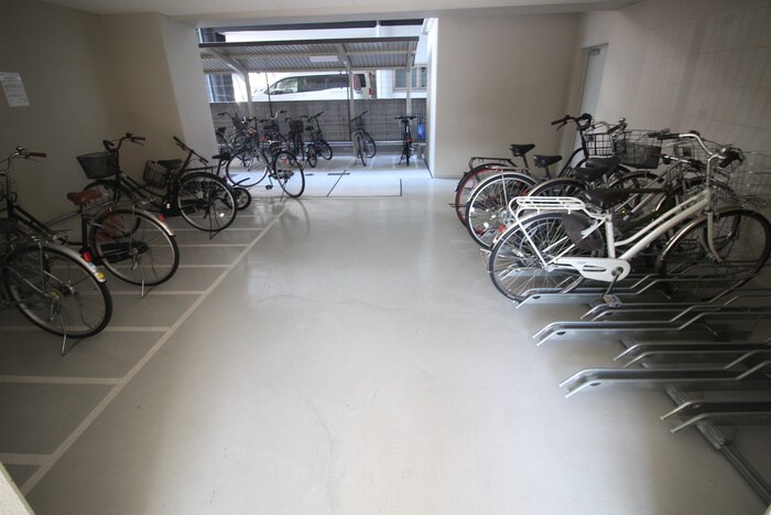 物件外観写真5　(駐輪場)