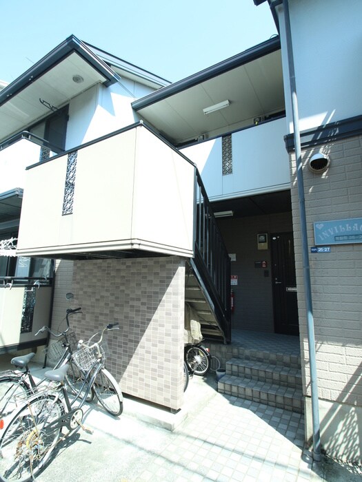 物件外観写真3　(エントランス部分)