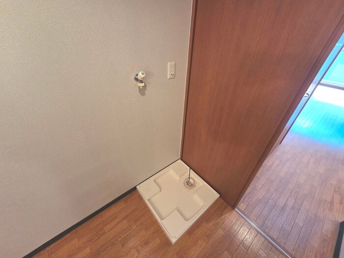 物件内観写真10　(洗濯機置場)