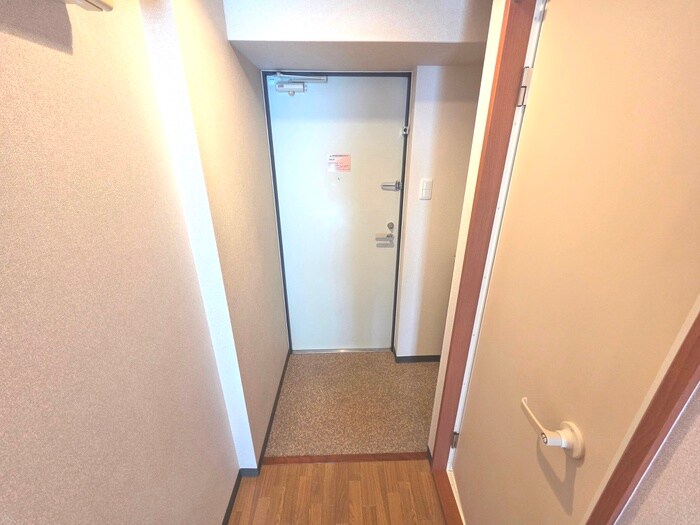 物件内観写真16　(玄関)