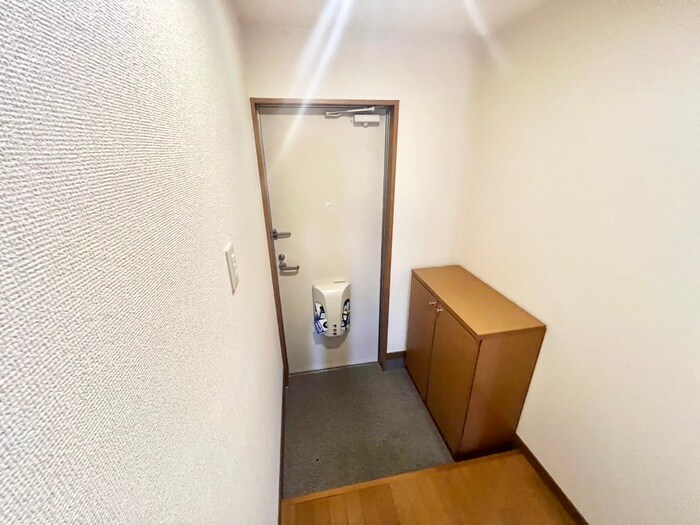 物件内観写真18　(玄関)