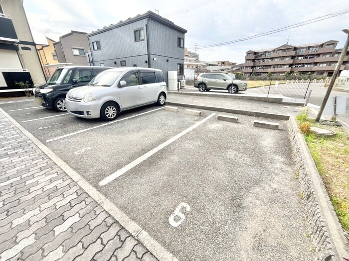 物件外観写真5　(駐車場)