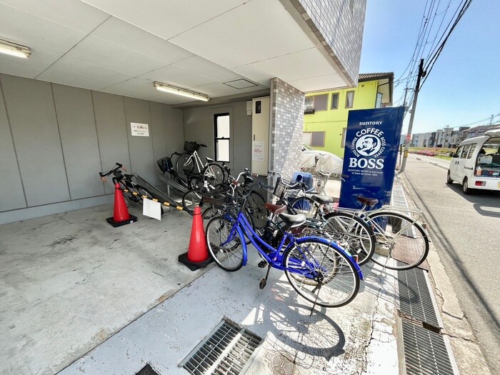 物件外観写真3　(駐輪場)