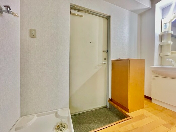 物件内観写真12　(玄関)