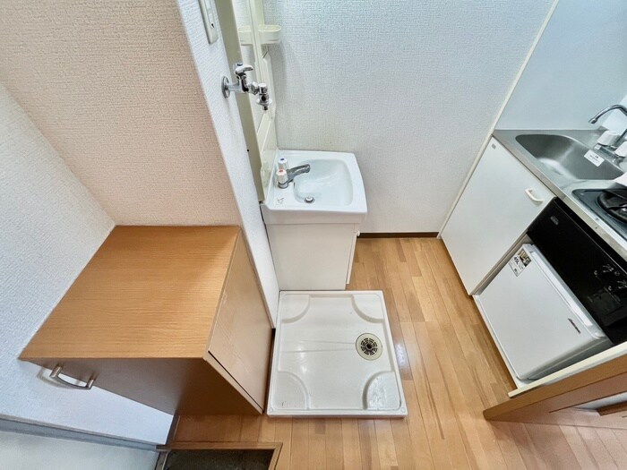 物件内観写真14　(洗濯機置場)