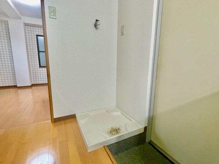 物件内観写真18　(洗濯機置場)