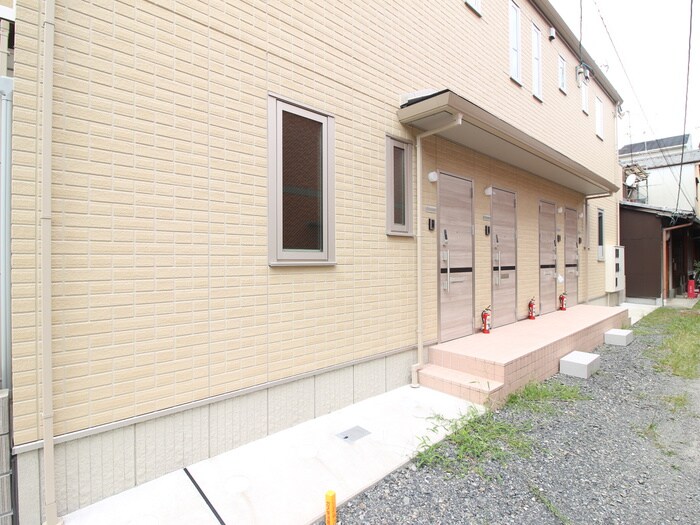 物件外観写真2　(エントランス部分)