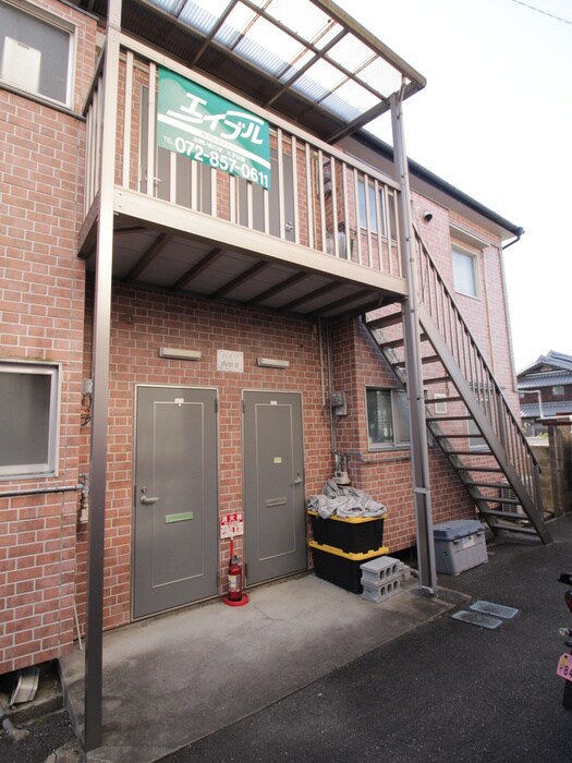 物件外観写真3　(エントランス部分)
