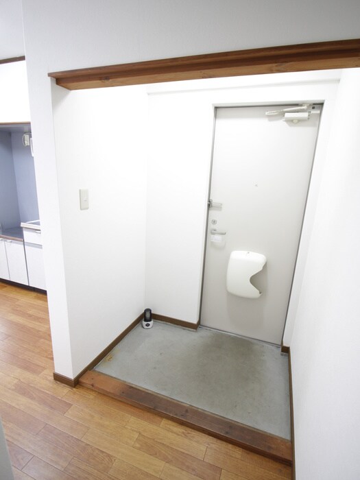 物件内観写真18　(玄関)