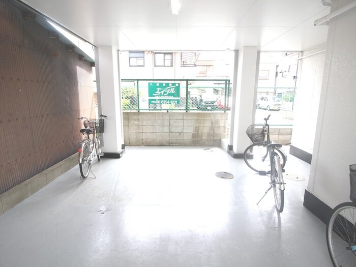 物件外観写真2　(駐輪場)