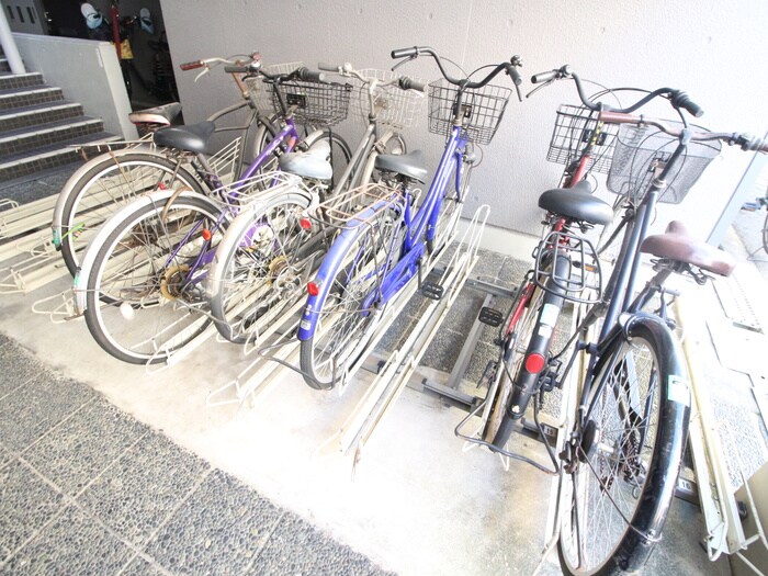 ルーブル小川の駐輪場