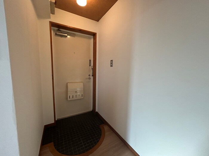 ルーブル小川の玄関