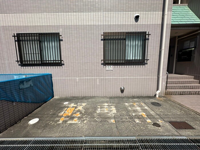 物件外観写真4　(駐車場)