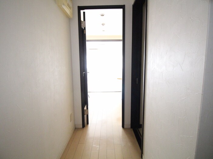 物件内観写真16　(廊下)