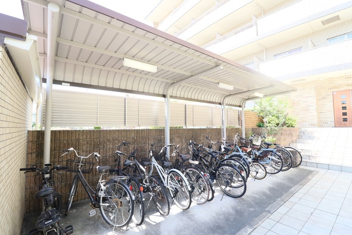 物件外観写真4　(駐輪場)